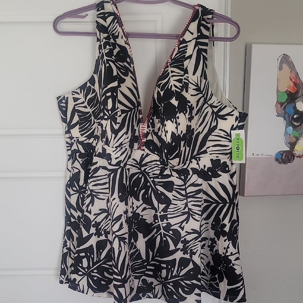 Black and White Leaf Print Women's Swim Top